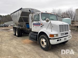 2000 International 8100 Image