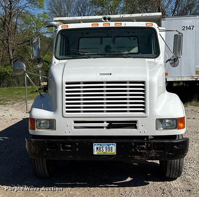 Image of International 8100 equipment image 1
