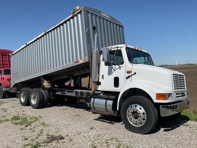 Image of International 8100 equipment image 1