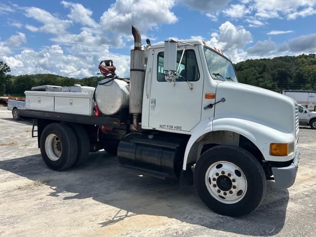 Image of International 8100 equipment image 3