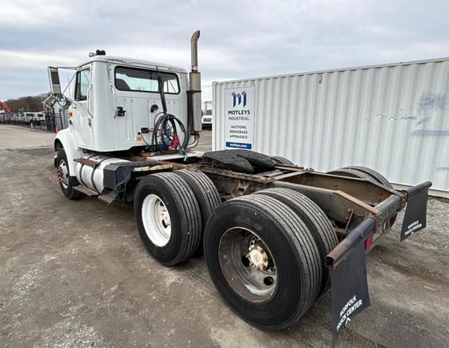 Image of International 8100 equipment image 1