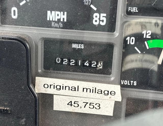 Image of International 8100 equipment image 3