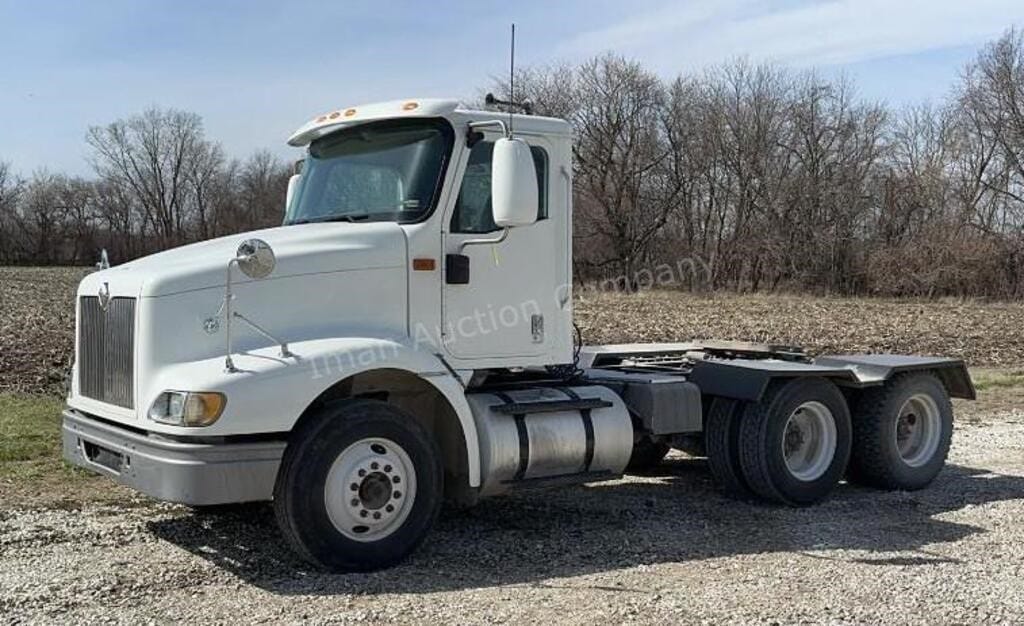 2000 International 9100 Equipment Image0