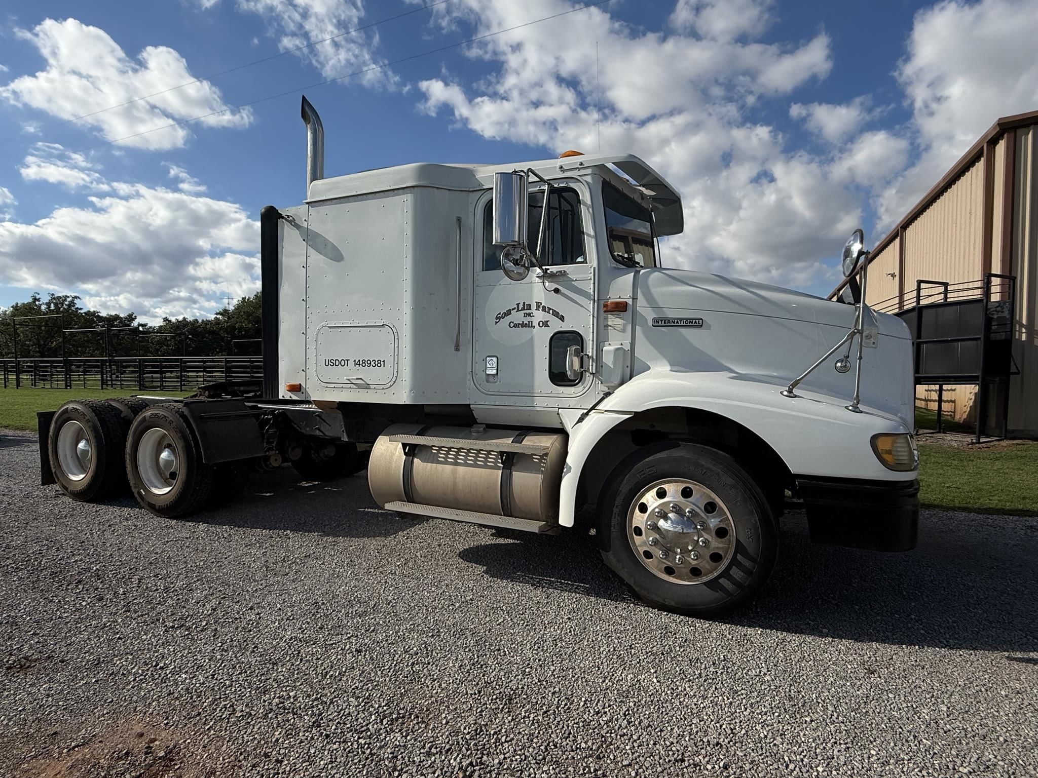 2000 International 9200 Equipment Image0