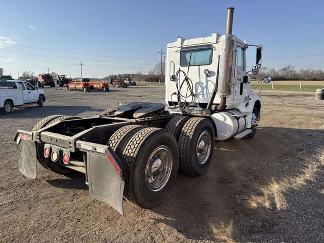 Image of International 9200 equipment image 4