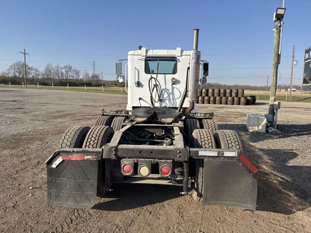 Image of International 9200 equipment image 3