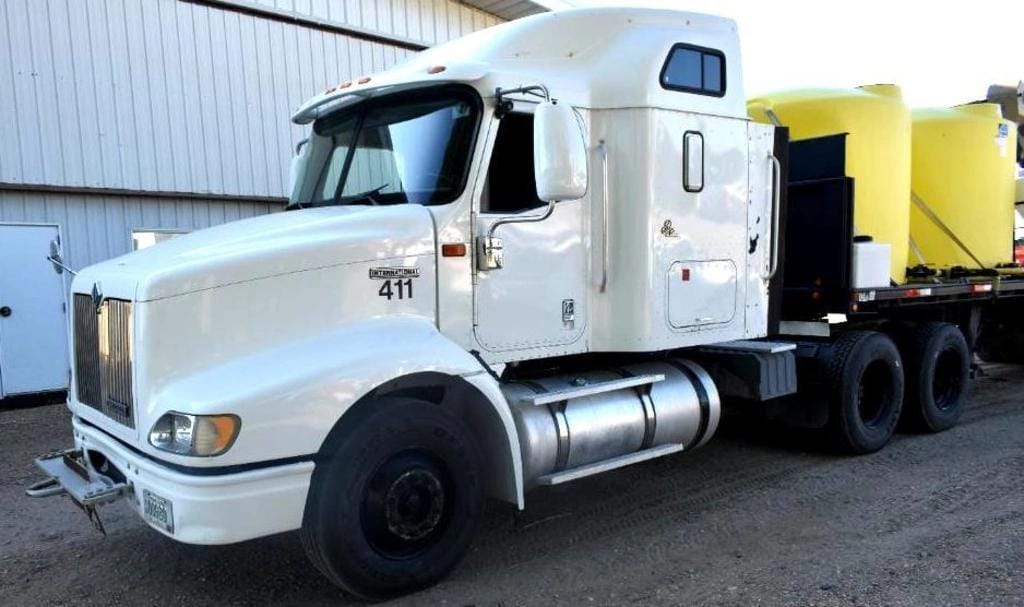 2000 International 9200i Equipment Image0