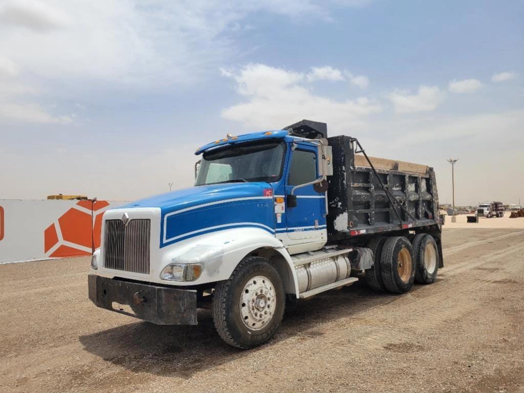 2000 International 9400i Equipment Image0