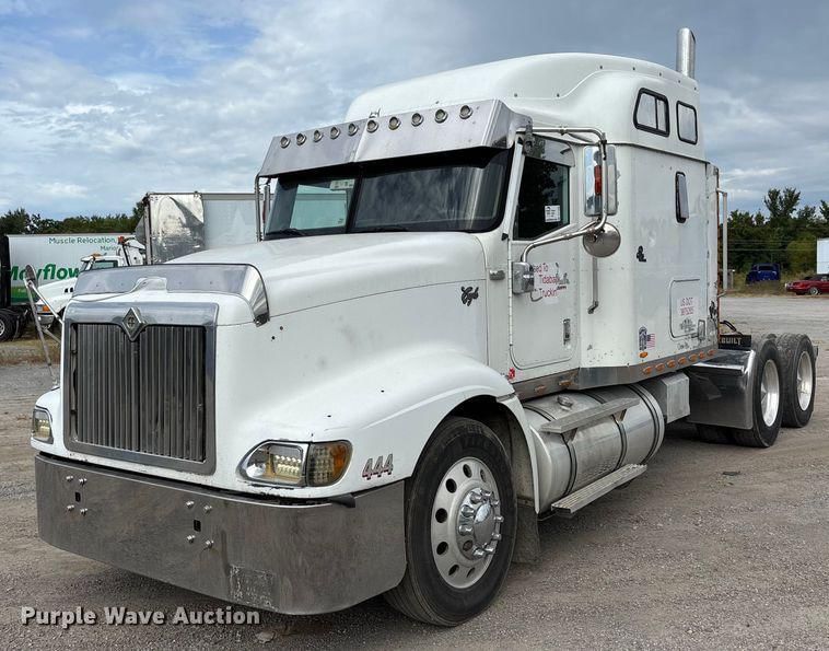 2000 International 9400i Equipment Image0