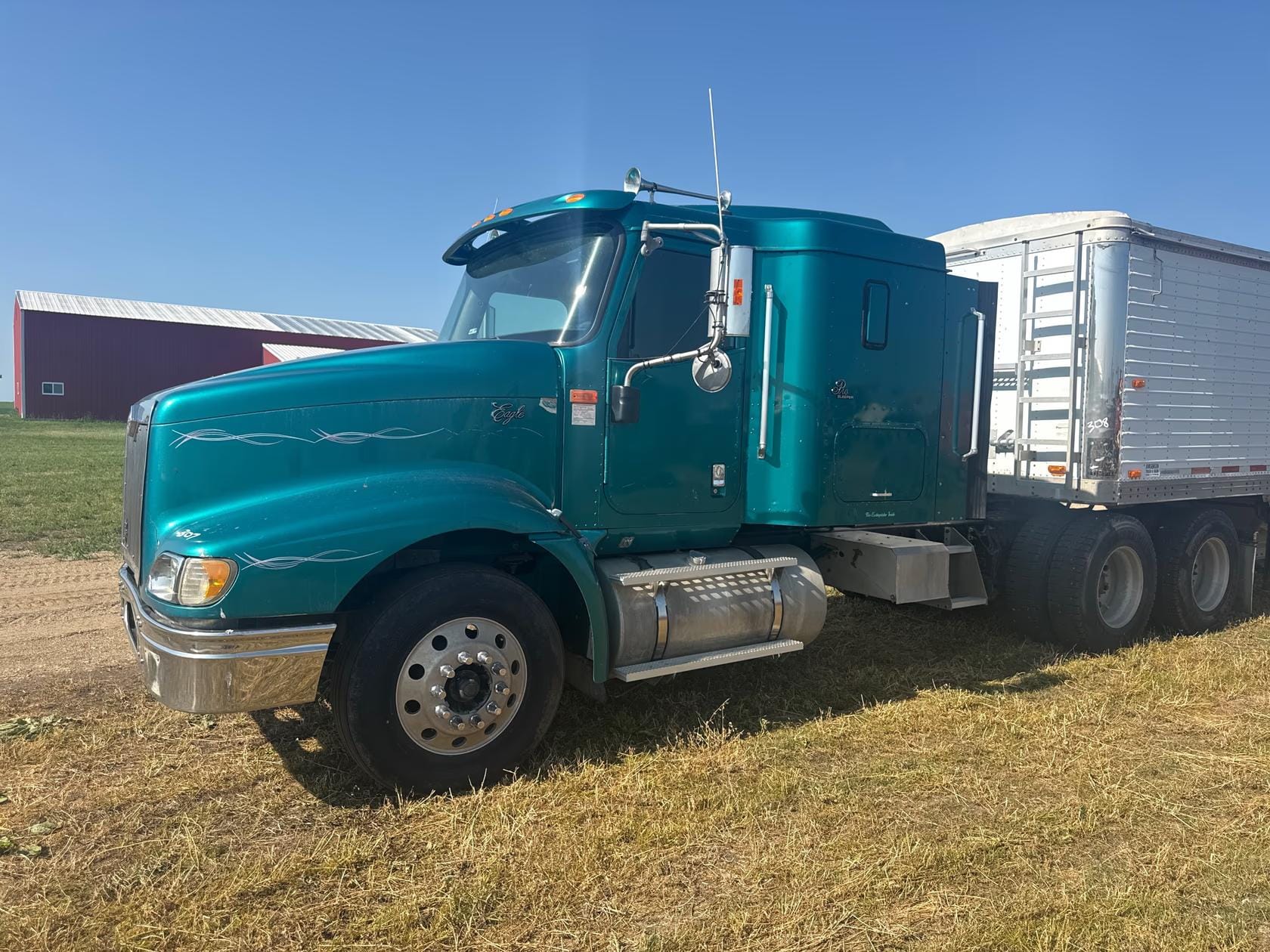 2000 International 9400i Equipment Image0