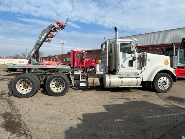 Image of International 9900 equipment image 3