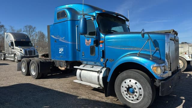 Image of International 9900 equipment image 1