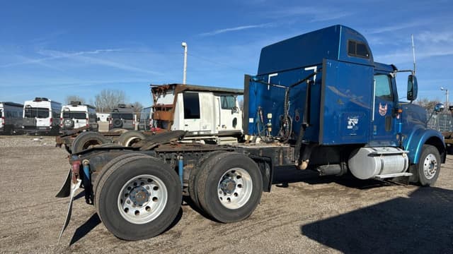 Image of International 9900 equipment image 3