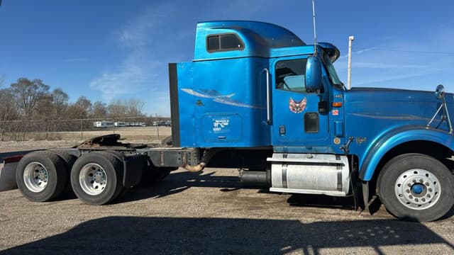 Image of International 9900 equipment image 2