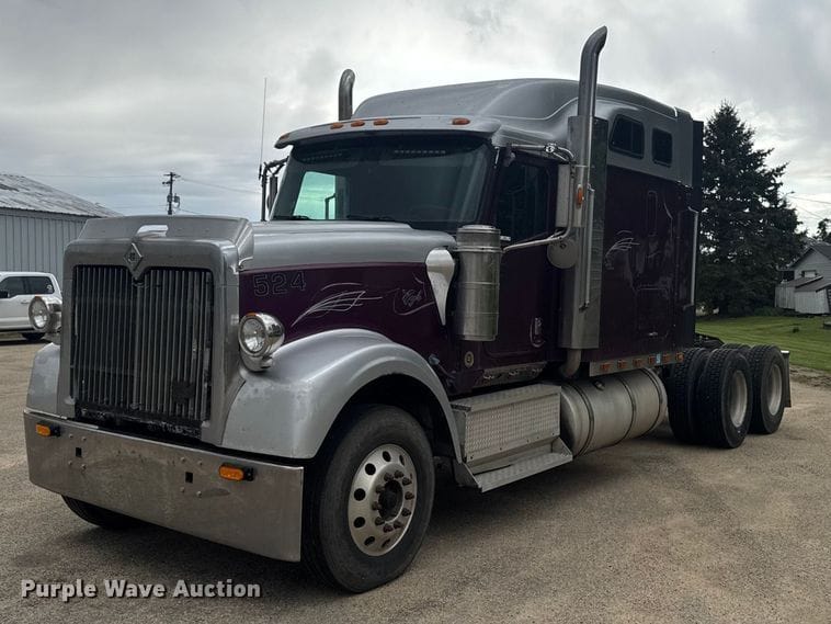 2000 International 9900I Equipment Image0