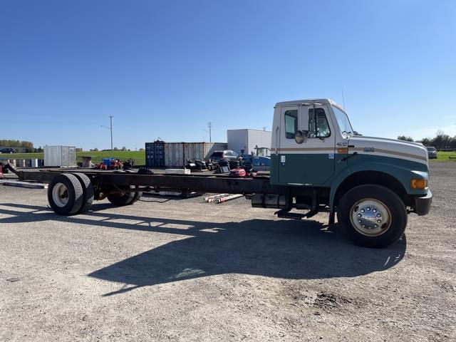 Image of International 4900 equipment image 3