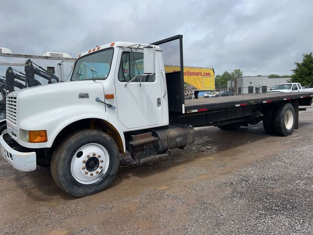 Image of International 4900 DT 466E equipment image 4
