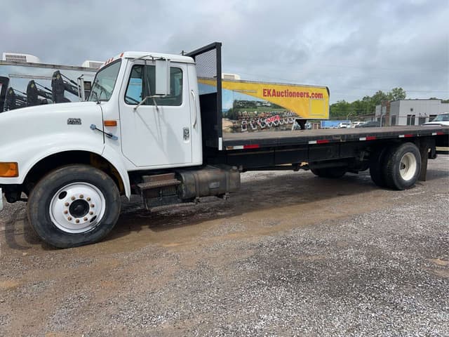 Image of International 4900 DT 466E equipment image 3