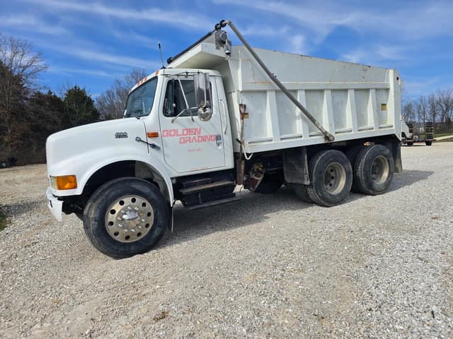 Image of International 4900 equipment image 3