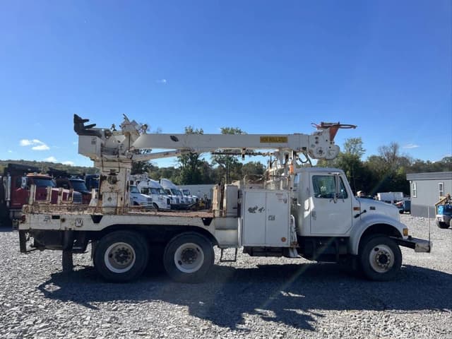 Image of International 4900 equipment image 4