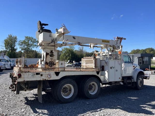 Image of International 4900 equipment image 3