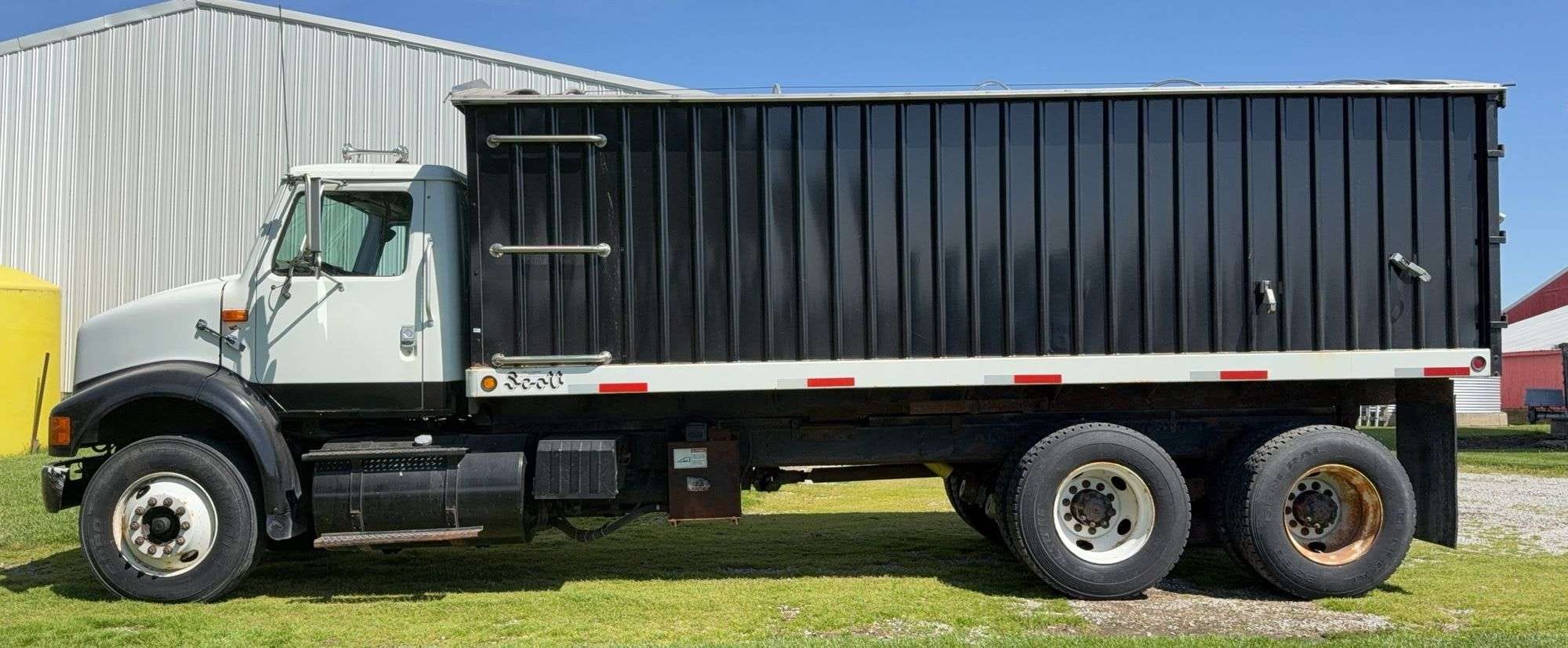 2000 International 8100 Equipment Image0