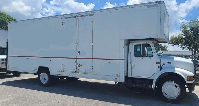 2000 International Navistar 4700 Equipment Image0