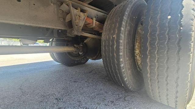 Image of International Navistar 4700 equipment image 3