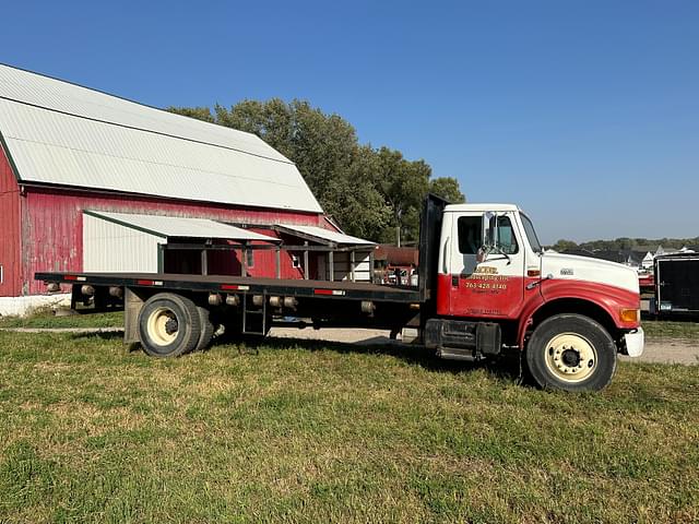 Image of International Navistar 4900 equipment image 1