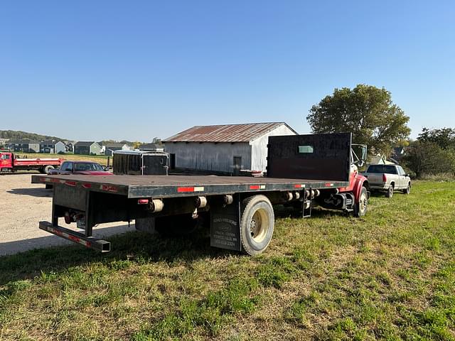 Image of International Navistar 4900 equipment image 2