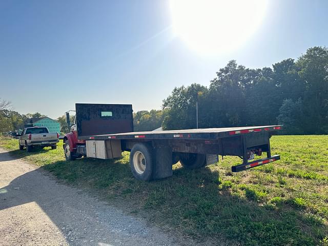 Image of International Navistar 4900 equipment image 3