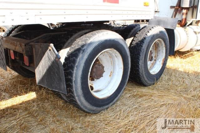 Image of International Navistar equipment image 2