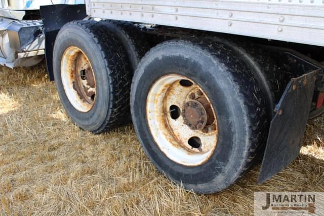 Image of International Navistar equipment image 3