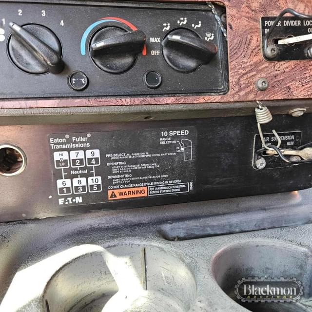 Image of International 9400 equipment image 3