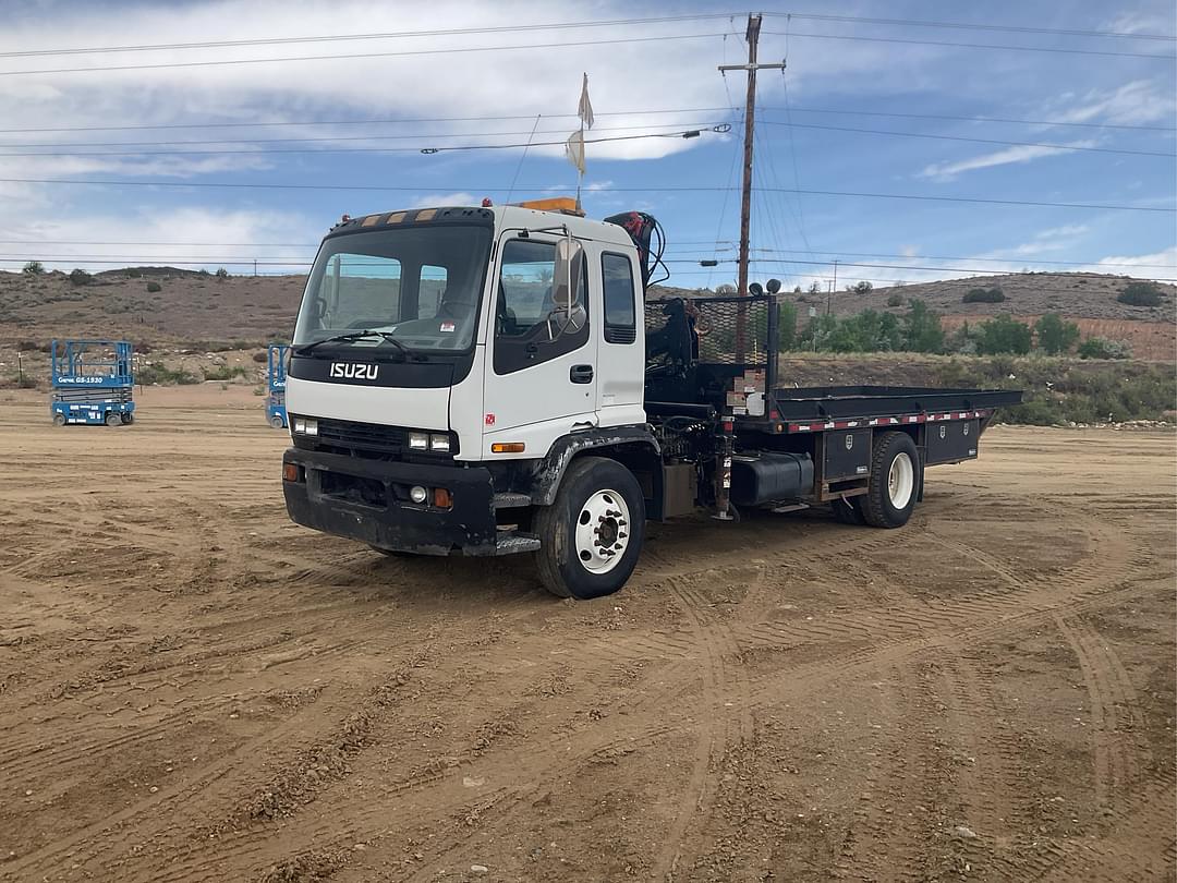 Image of Isuzu NPR Primary image