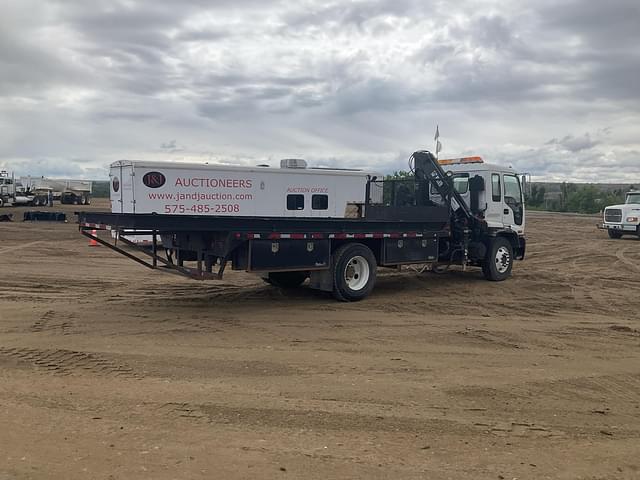 Image of Isuzu NPR equipment image 2
