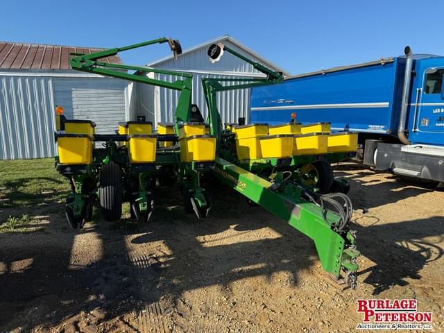 Image of John Deere 1760 equipment image 1