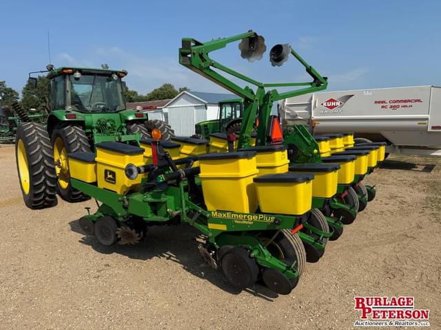 Image of John Deere 1760 equipment image 2