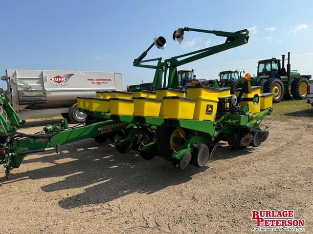 Image of John Deere 1760 equipment image 4