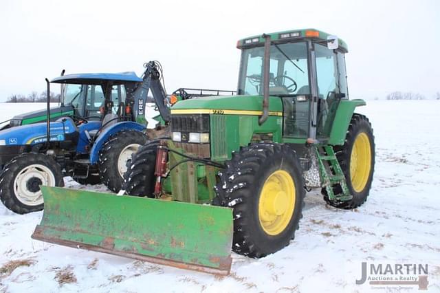 Image of John Deere 7210 equipment image 1