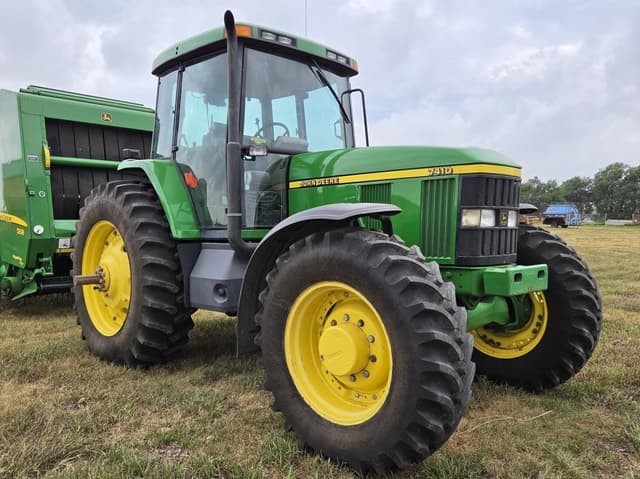Image of John Deere 7410 equipment image 2