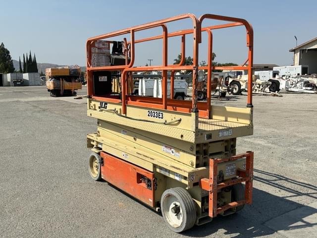 Image of JLG 2033E3 equipment image 3
