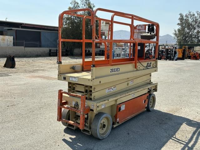 Image of JLG 2033E3 equipment image 2