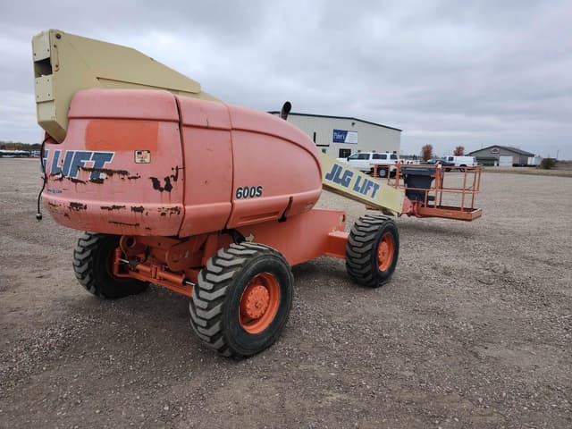 Image of JLG 600S equipment image 2