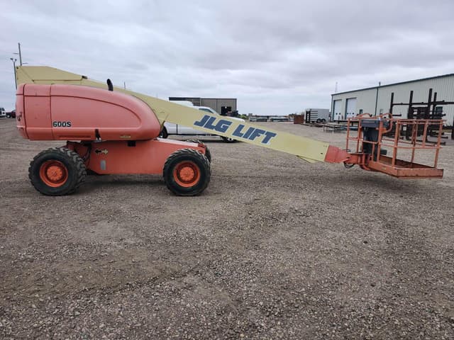 Image of JLG 600S equipment image 4