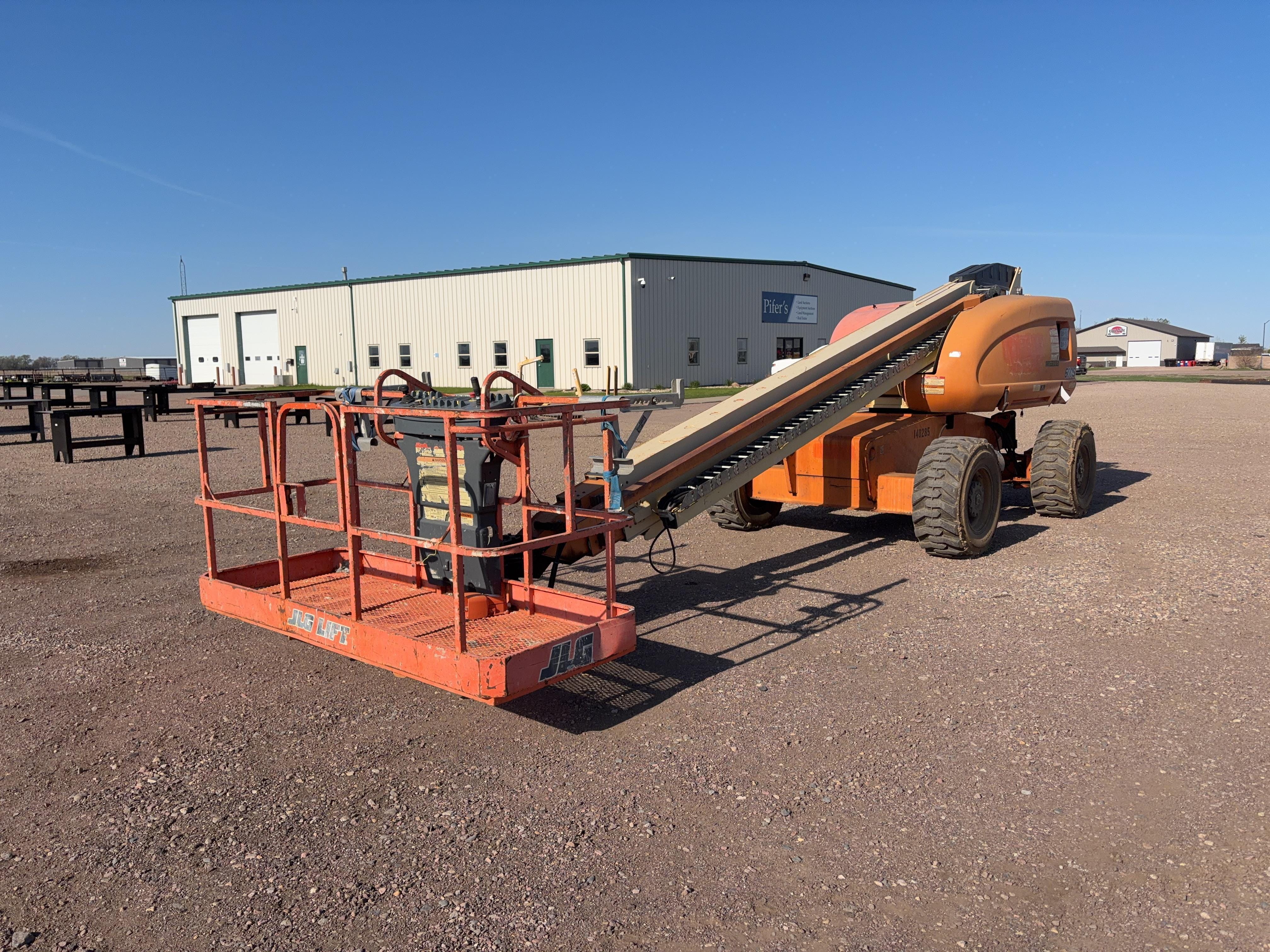 2000 JLG 600S Equipment Image0
