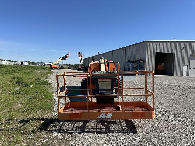 Image of JLG 600S equipment image 2