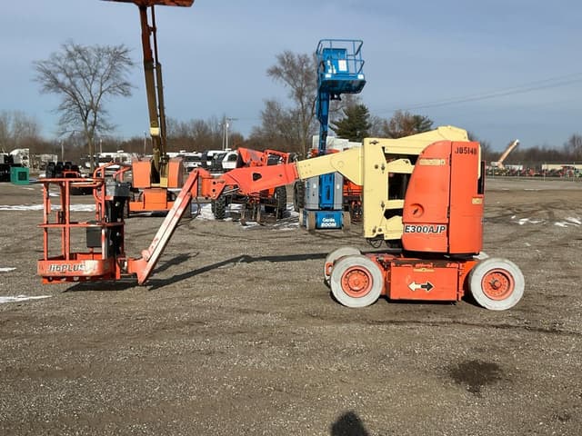 Image of JLG E300AJP equipment image 1