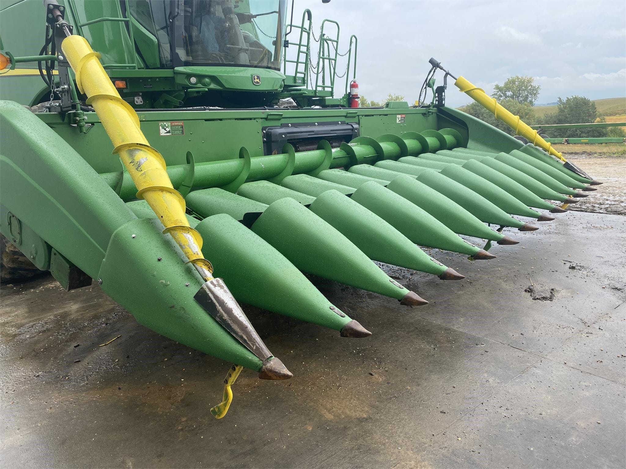 2000 John Deere 1290 Equipment Image0