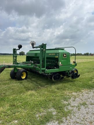 Image of John Deere 1560 equipment image 1